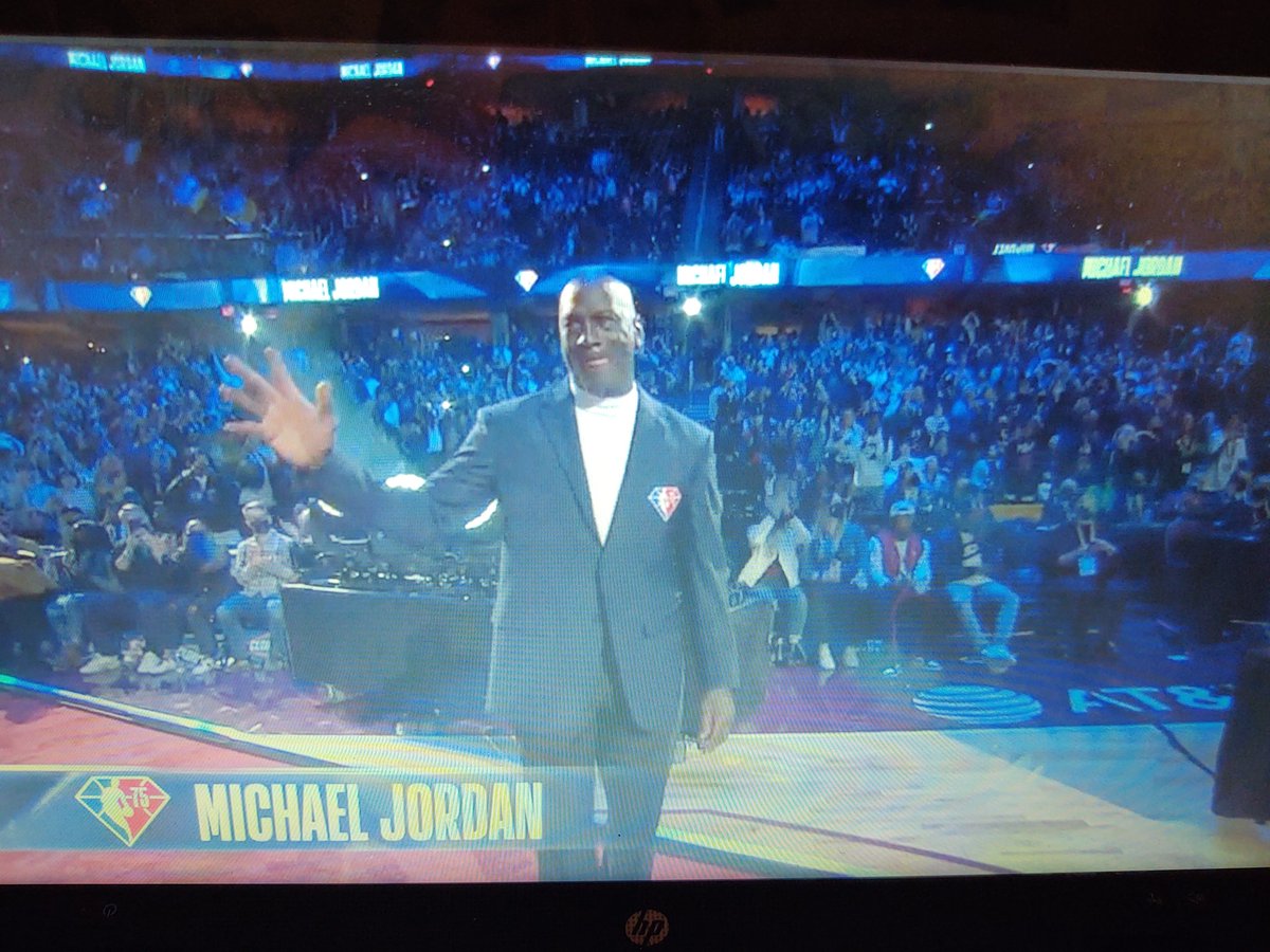 Two of the loudest ovations during the NBA 75th anniversary team went to Michael Jordan and Kobe Bryant #NBA75 #NBAAllStar