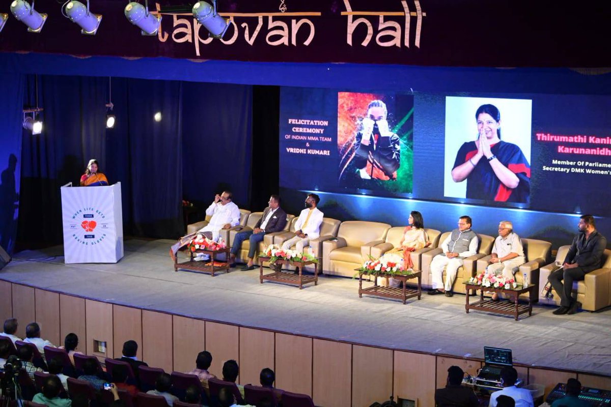 KanimozhiDMK's tweet photo. நேற்று Rotary Club of Chennai Noble Hearts ஒருங்கிணைத்த பாராட்டு விழாவில் கலந்துகொண்டேன். 2021-க்கான IMMAF world Championship போட்டியில் பதக்கம் வென்ற முதல் இந்தியப் பெண் விரிதி குமாரி அவர்களையும் இந்திய MMA அணியையும் வாழ்த்தினேன். 

(1/2) https://t.co/5AGNE7Jthh