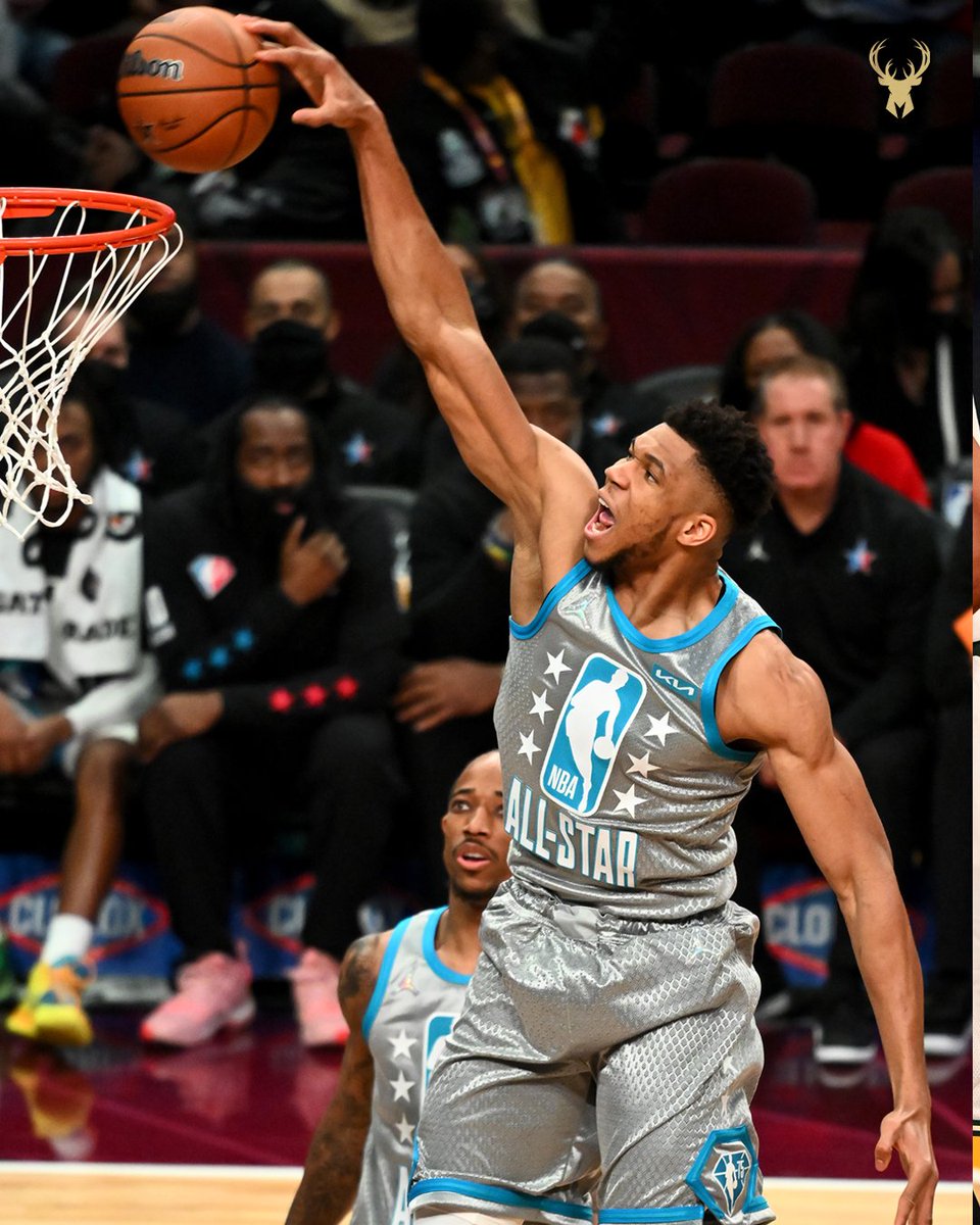 Bucks's tweet photo. Don't forget to vote for #GiannisAntetokounmpo for #KiaAllStarMVP. ⭐️ https://t.co/G3jlJdcGFi
