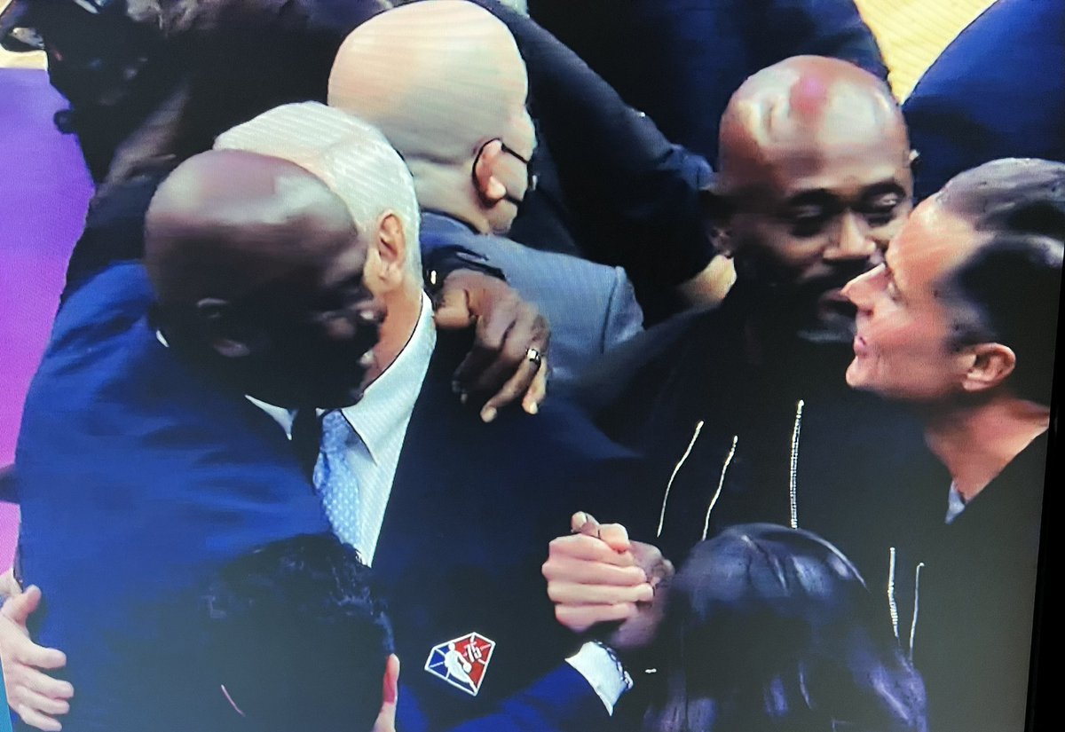 WorldWideWob's tweet photo. desperate times call for desperate measures. https://t.co/Ct6v3xncLn