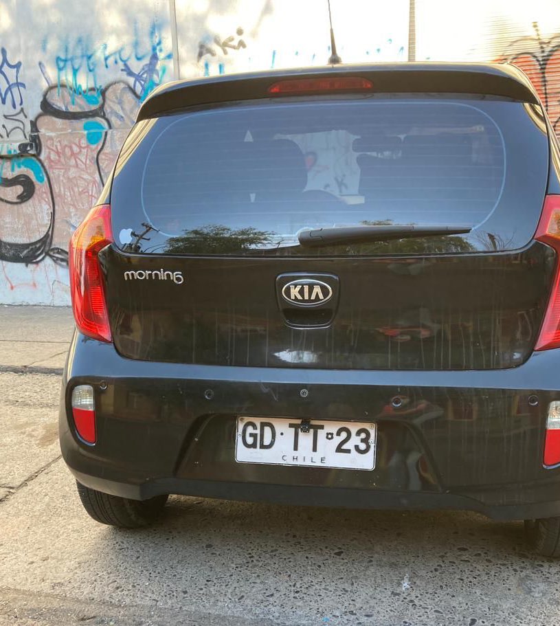 Made_In_Stgo's tweet photo. Cuidado gente, en este auto andan robando!
Uno es Chileno y los otros 3 Venezolanos! https://t.co/IAo6eMQUZV