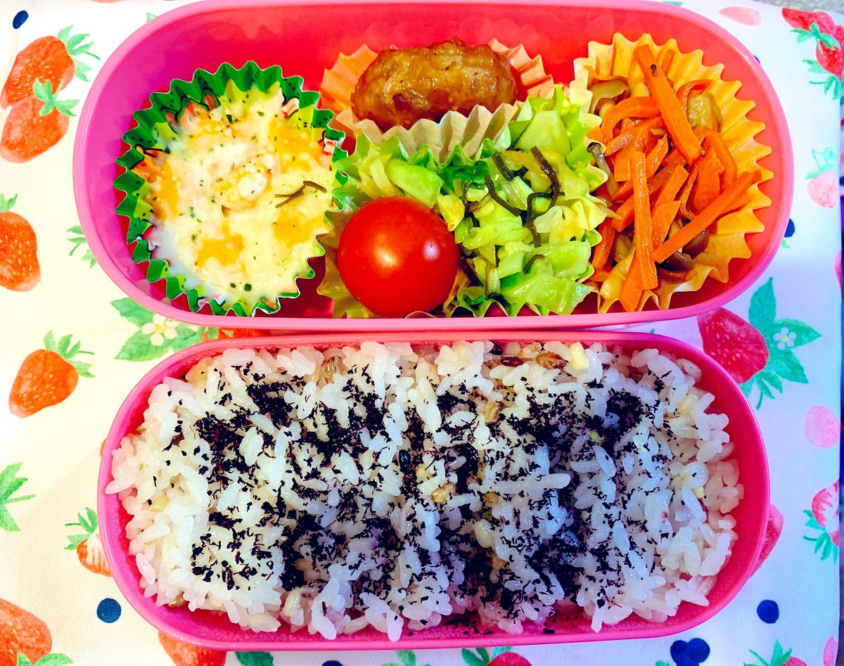 _eve4230's tweet photo. 今日のお弁当🍱
食費の内訳💰
昨日の朝ごはん🥖
楽天で買った #cerest のパン😄クロワッサンもこのパンも美味しい😍家で簡単に焼き立てパンが食べれるなんて最の高♡今月あと使える予算が1,500円くらいなんだけどいけるかな🤔
#お腹ぺこりん部 #お弁当 #お弁当記録 #料理 #自炊 #一人暮らし #節約 https://t.co/3rEuESILmI