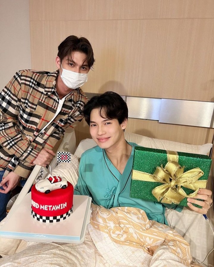 Shirokun1992's tweet photo. HBD @winmetawin 🎉🎂😍🐰

#HappyWinTurn23 
#HappyWinTurns23
#BrightWin母の会 https://t.co/w9QUEnM7wm