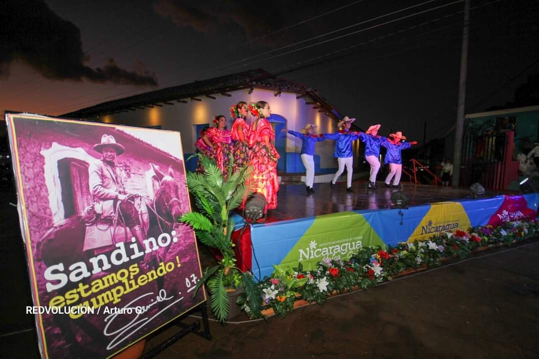 #Nicaragua | Festival Sandino Luz y Vida en Niquinohomo este domingo, en conmemoración del 88 aniversario del tránsito a la inmortalidad del general de hombres libres !!!🔴⚫🇳🇮

#SandinoSiempreMasAlla
#TodosLosTriunfosSonDelPueblo
