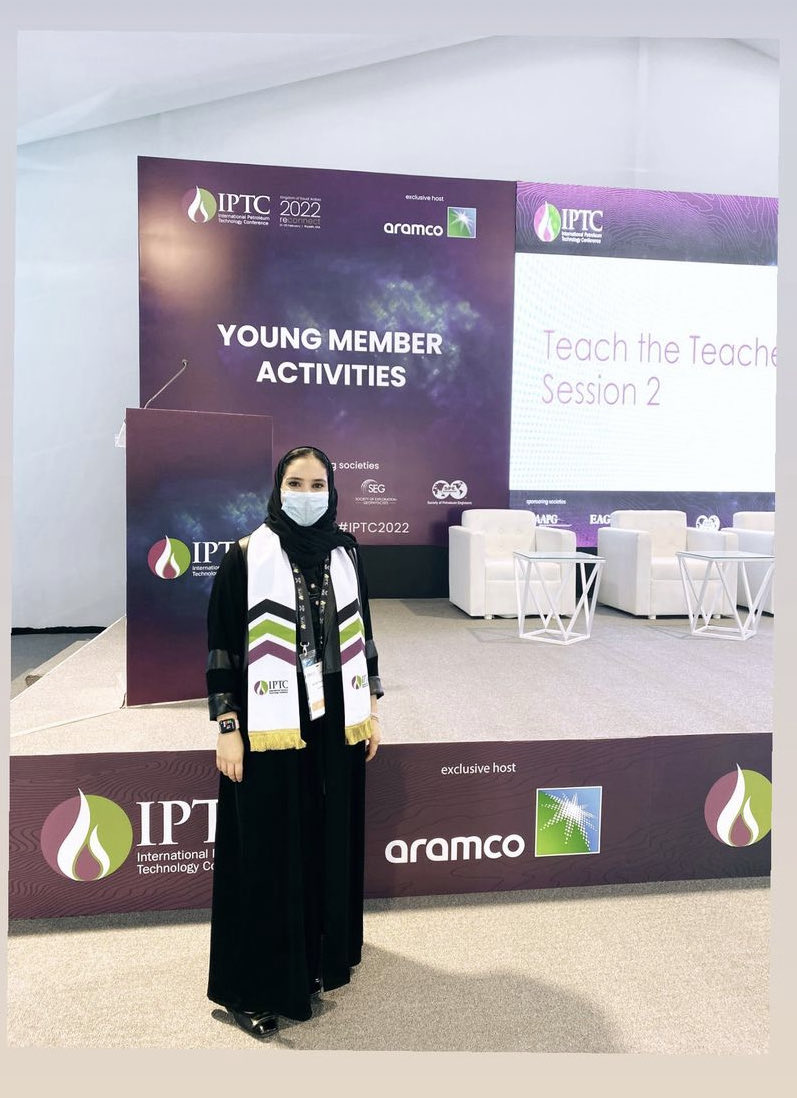 AMeshikhes's tweet photo. نتمنى لابنتنا الغالية المهندسة (رباب) التوفيق في مشاركتها في المؤتمر العالمي لتقنيات البترول ٢٠٢٢ و المقام في مركز المعارض و المؤتمرات بالرياض هذا الاسبوع. https://t.co/t7NmiDodzH