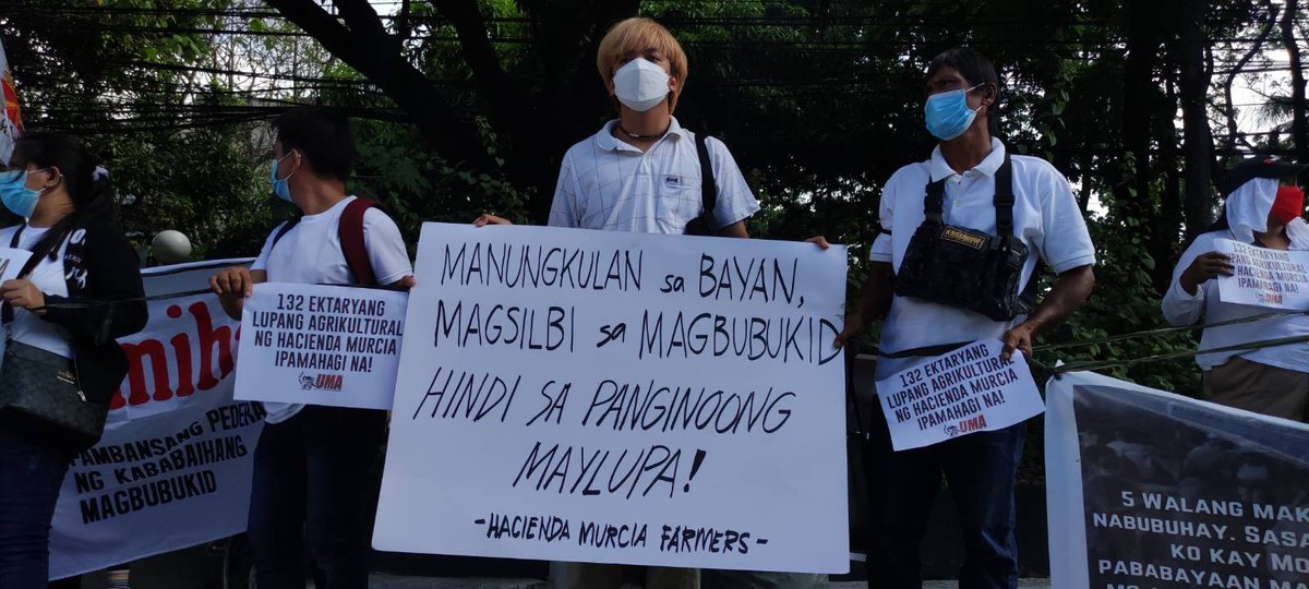 altermidya's tweet photo. LOOK: Farm workers and residents of Hacienda Murcia, Concepcion, Tarlac, trooped to the Department of Agrarian Reform this morning to call on the agency to distribute the land they are tilling, and void its sale to Landfactors, Inc., a subsidiary of SMDC. https://t.co/495FmEEJlq