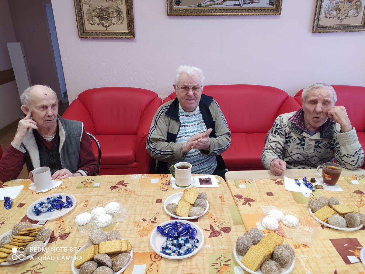 В стационарном социально-геронтологическом отделении г. Плавска для получателей социальных услуг прошли чайные посиделки "Пей дружочек, русский чай и не скучай!"