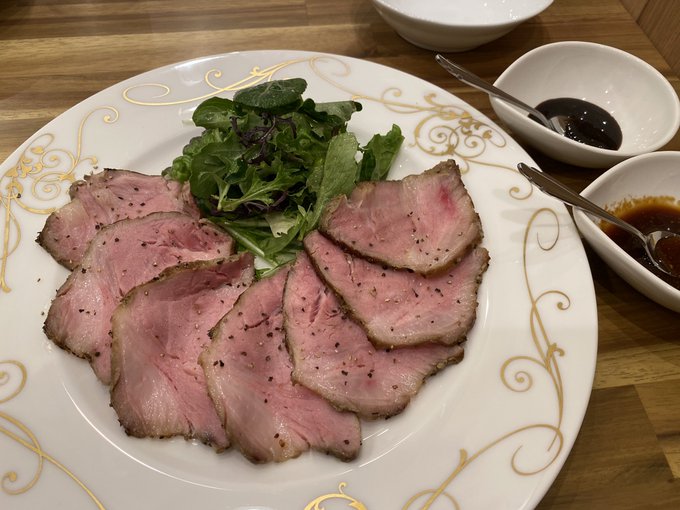浜松町駅前、みらくるぽーくさんの
名物ローストポーク
発狂するほど美味い 鼻をちょっと近づけただけで肉の香りがやばい 