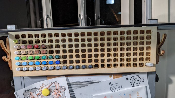 I made some Copic storage for my love.   The hooks on the side are to account for my bolts being too<a href="/tag/errf_2022"class="tags"><span>#errf_2022</span></a>