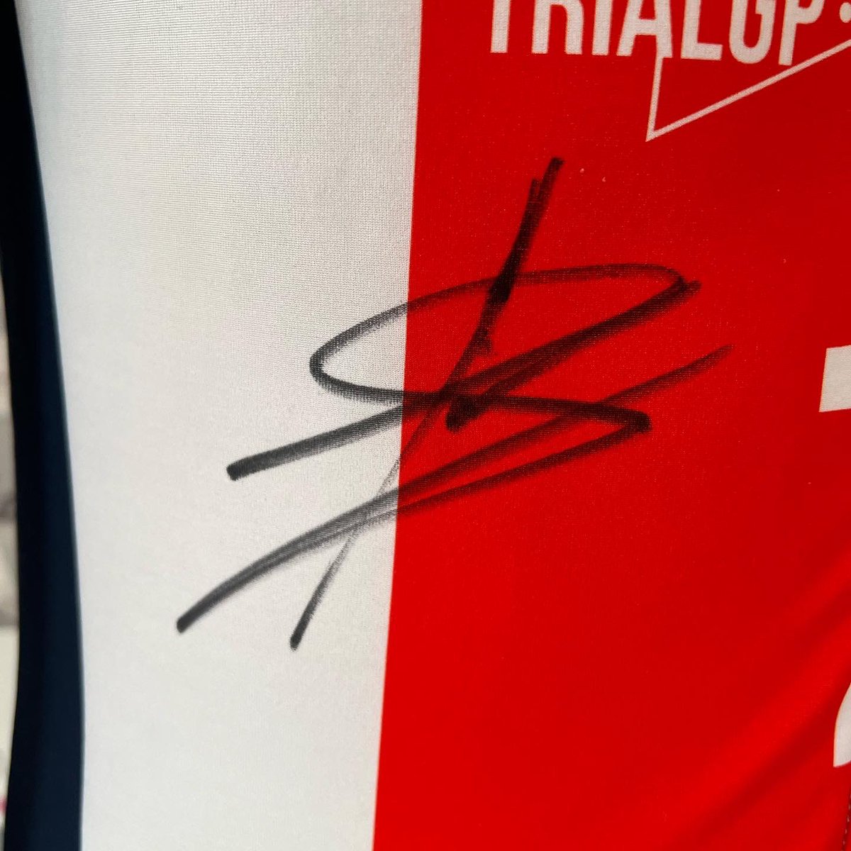 GolSolidariAnd's tweet photo. Una nova peça a subhasta, aquesta vegada d’un crack mundial del motor com @tonibou_oficial 30 vegades World Champion 🤩 🙌🏻🔝🏆🏅Mira-ho a https://t.co/GHPvXYBgL8 #andorra #trial #repsolhondateam #projectesolidari #naturlandia #honda https://t.co/omZDksd6hh