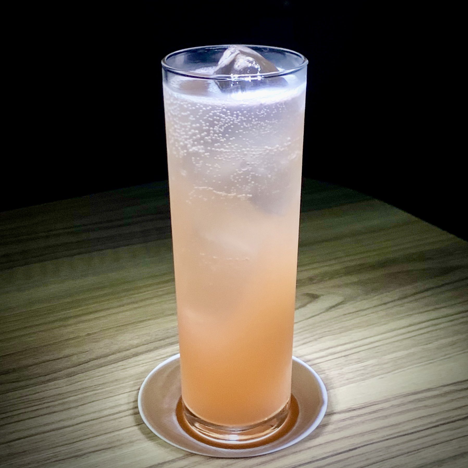 Bar Luciano カリフォルニア レモネード バーボンウィスキー レモンジュース ライムジュース グレナデンシロップ タンサンupのロングカクテル 週の初めはスッキリ爽快なお酒で爽やかになりたいですね 明々後日の24日 木 は休業いたします 時短営業