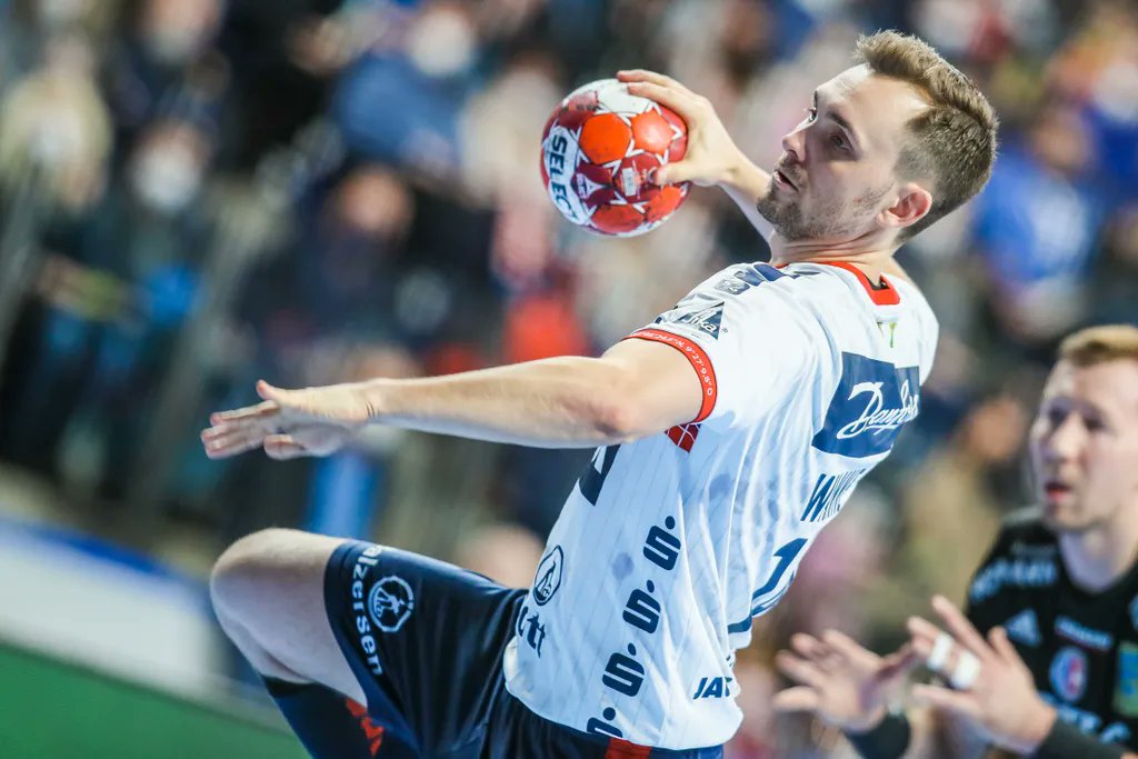 SGFleHa's tweet photo. 💥 60 Minuten voller Einsatz und Kampfgeist!
Beim Spiel gegen @HCErlangen haben sich unsere Jungs mit ✌️ Punkten belohnt und haben am Ende nichts anbrennen lassen! 🔥
__________
#HCESGF 26:30
#SGPower💙❤️
#OhneGrenzen https://t.co/omDEijqLgx