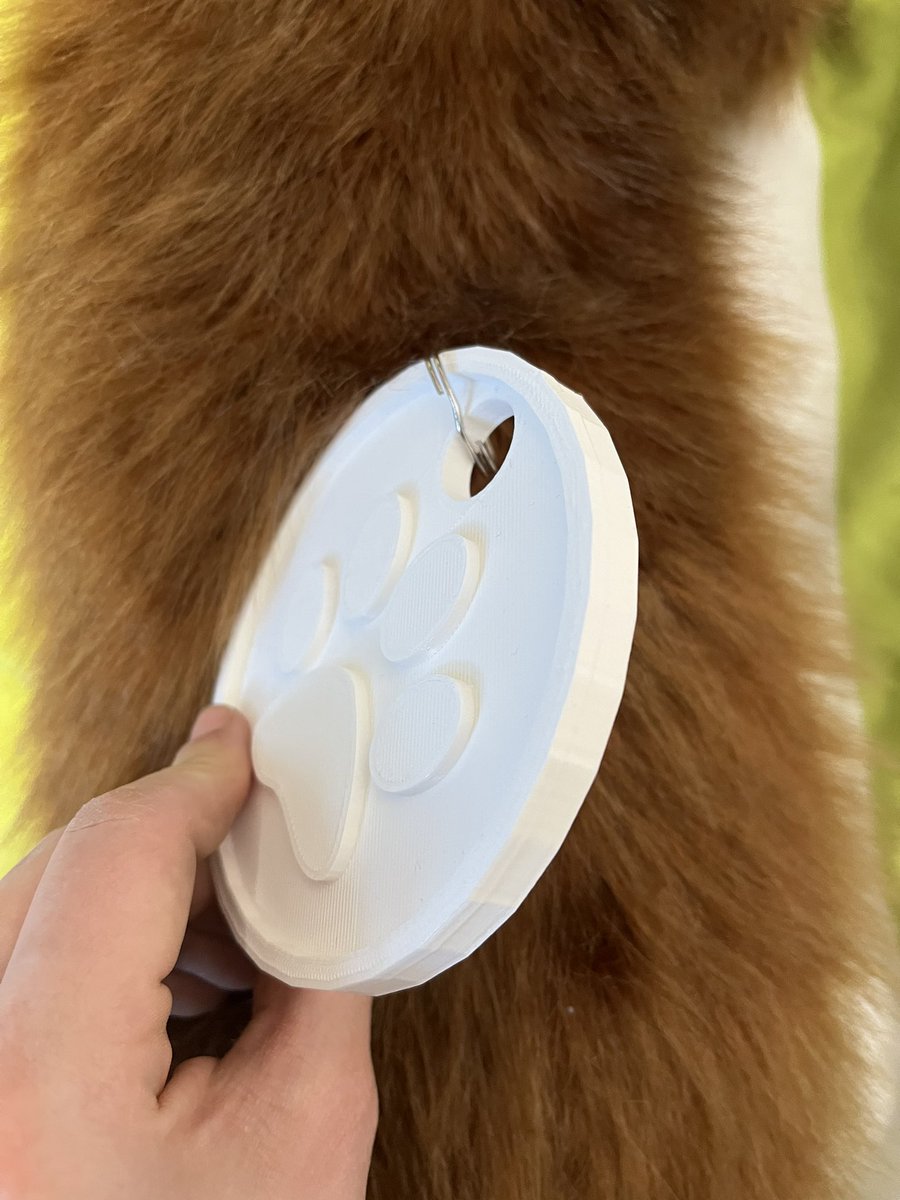 Quick raffle ends at 2 pm or 14 Uhr german time 

One custom painted fursuit amulet (3d printed)
With Name on the back 

All you have to do 
•like 
•retweet 
• you don’t need to follow me 

Good luck 🍀