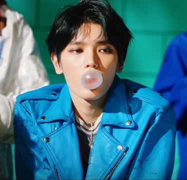 hourly taeyong ! tweet media