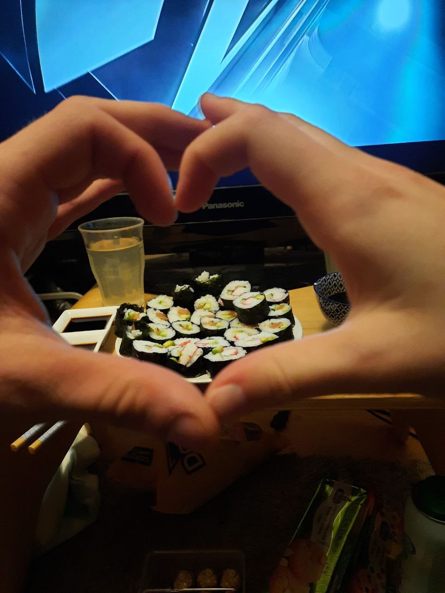 FluffShark's tweet photo. Made sushi together with Dingus this weekend 💙 https://t.co/IrsIEuRe0Z