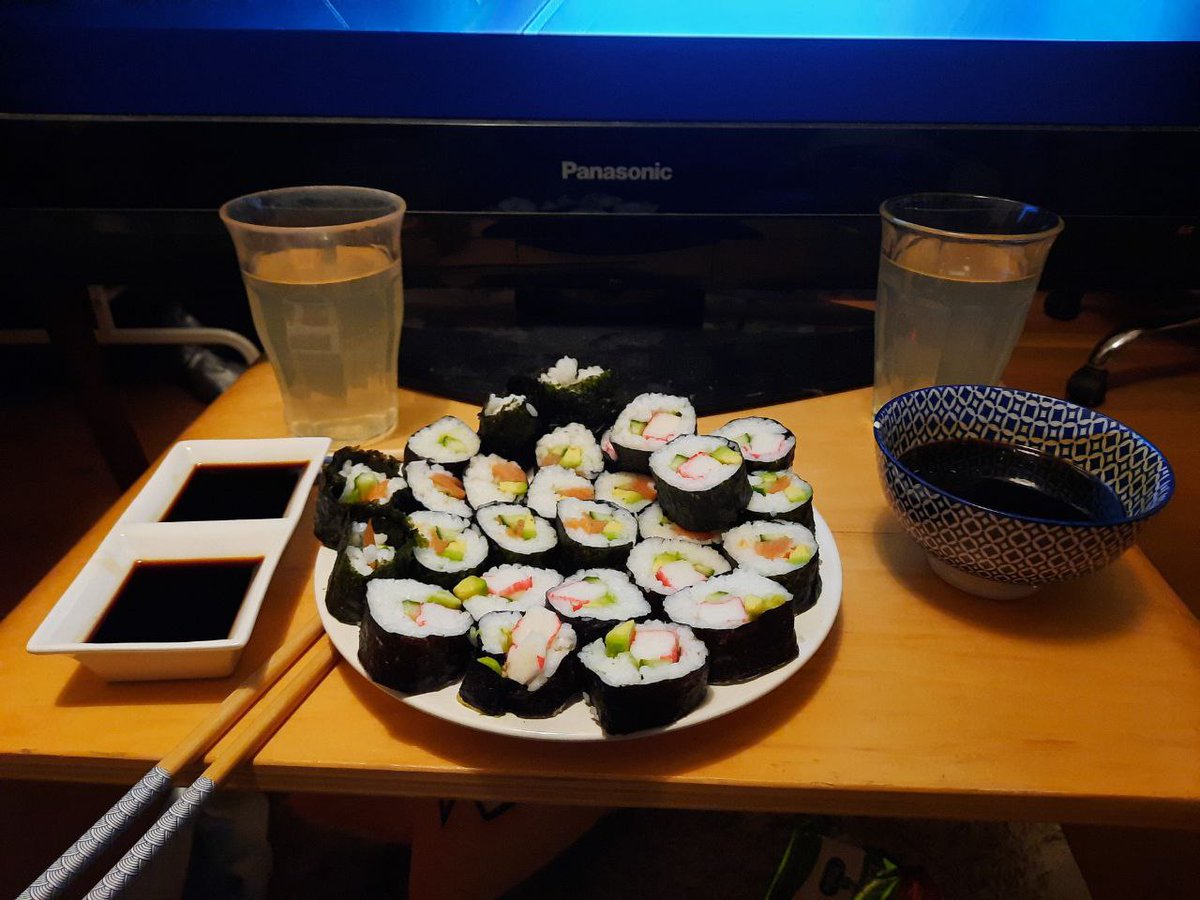 FluffShark's tweet photo. Made sushi together with Dingus this weekend 💙 https://t.co/IrsIEuRe0Z