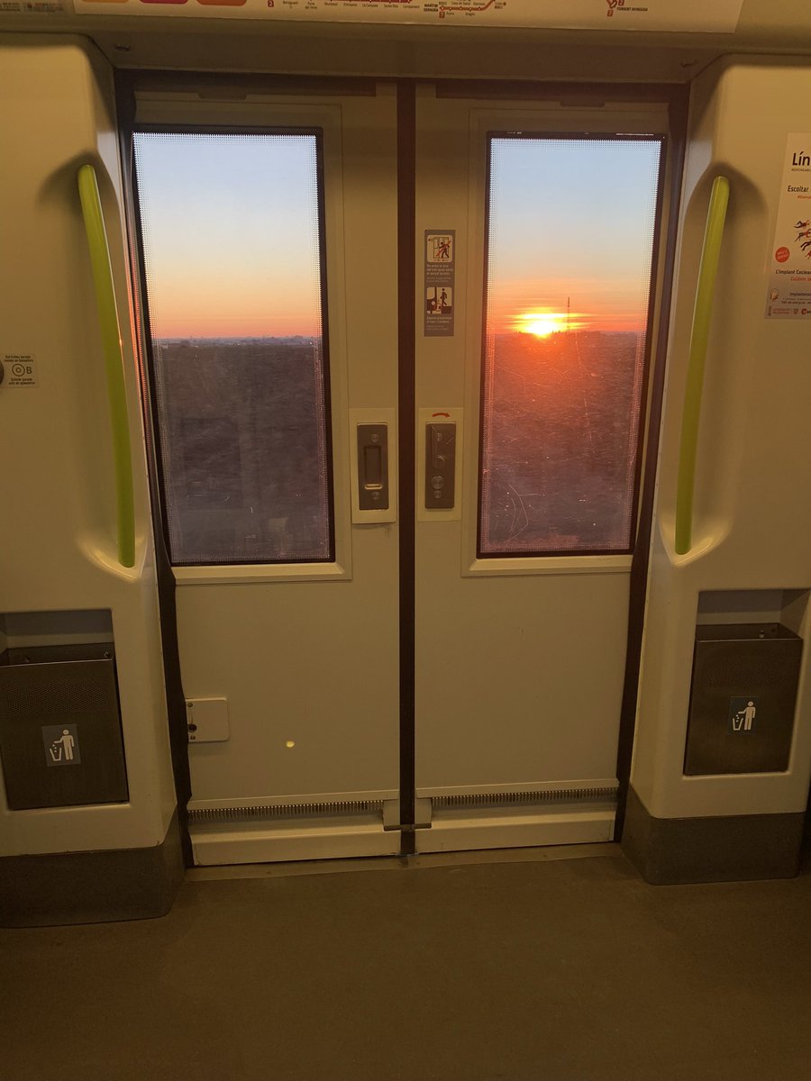 marc_vincentt's tweet photo. Ir en metro también es bonito https://t.co/DGrnAZy2pD