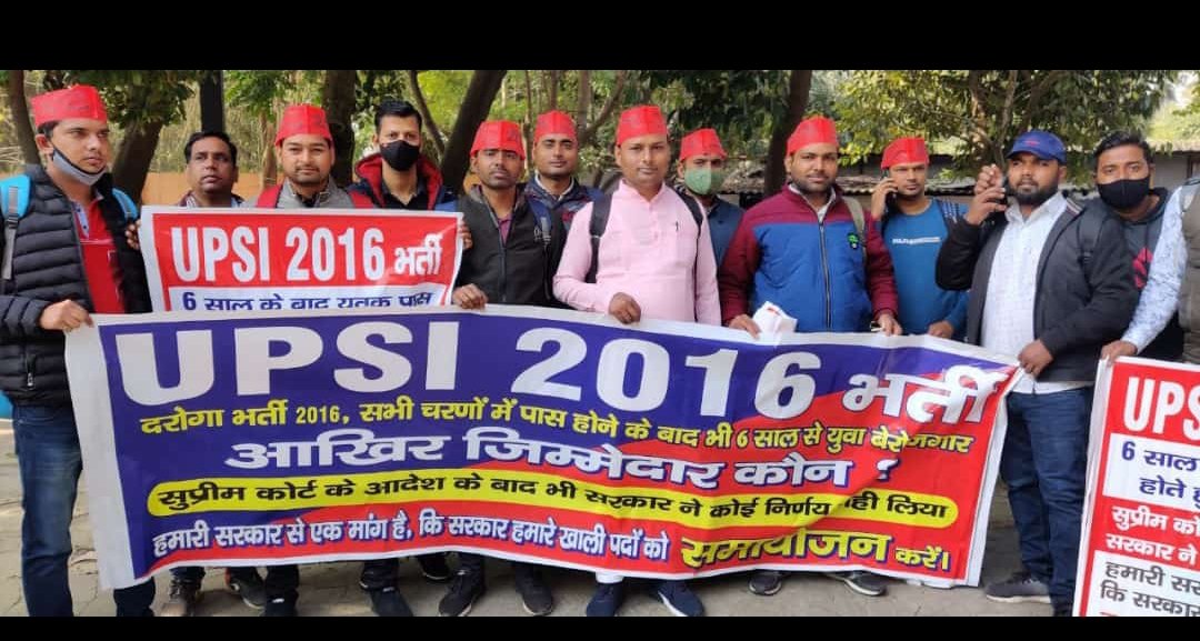 Durgesh07850759's tweet photo. @myogiadityanath दरोगा भर्ती 2016 में 1300 पद रिक्त हैं और हम 971 योग्य अभ्यर्थी अभी तक नियुक्ति पाने से वंचित हैं
आप हमारे नियुक्ति का कुछ रास्ता निकालिए साहब क्योंकि हम सब उम्र के आखिरी पड़ाव पर है और  हम सभी आप ही के बच्चे है हमारी वेदना को समझिए @AmitShah  @kpmaurya1  @swatantrabjp @JPNadda https://t.co/tWIjoaUy6k