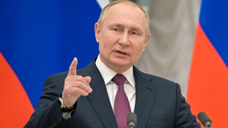 BFMTV's tweet photo. 🔴 ALERTE INFO 
Ukraine: Moscou juge "prématuré" d'organiser un sommet Poutine-Biden
https://t.co/s6o2VWVVDc https://t.co/ujyeoKxd3g