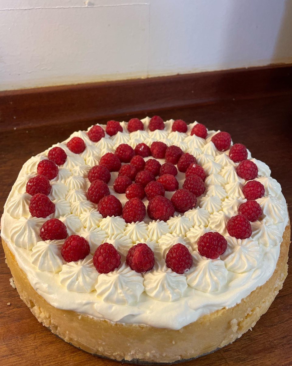 SMLerch's tweet photo. This week’s baking is a classic…New York style cheesecake! I always love making this and decorating it ☺️ #baking #cheesecake #raspberries https://t.co/c9F1q1C4sP