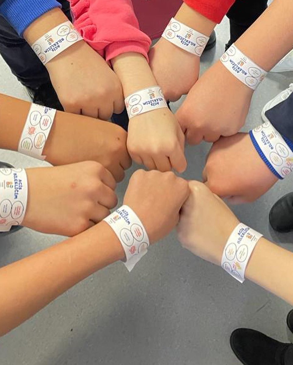 PDR birimi tarafından 5.Sınıf öğrencilerimize yönelik test tekniklerini hatırlatmak amacıyla hazırlanan AGİS bilekliklerimizi sınav öncesi öğrencilerimize vererek sınav performansımızı nasıl artırabileceğimizi gözden geçirdik.  #KAREM