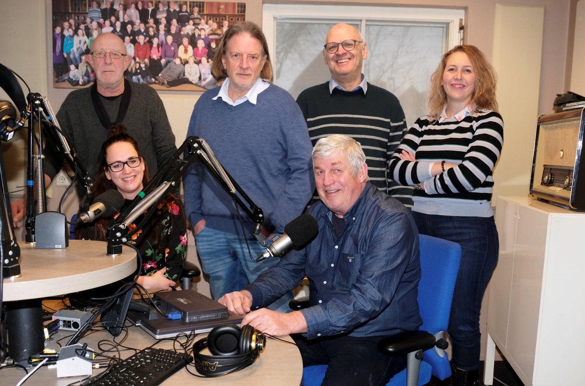 Op 1 maart 2022 zendt Hofstreek Omroep de eerste aflevering uit van het nieuwe hofbrede radioprogramma ‘De deur uit’, over de culturele agenda in <a href="/gemhofvantwente/">Gemeente Hof van Twente</a>. 

Info > hofmarketing.nl/nieuws1/de-deu…

#wijzijnhofvantwente

📸 André Geerdink uit Goor