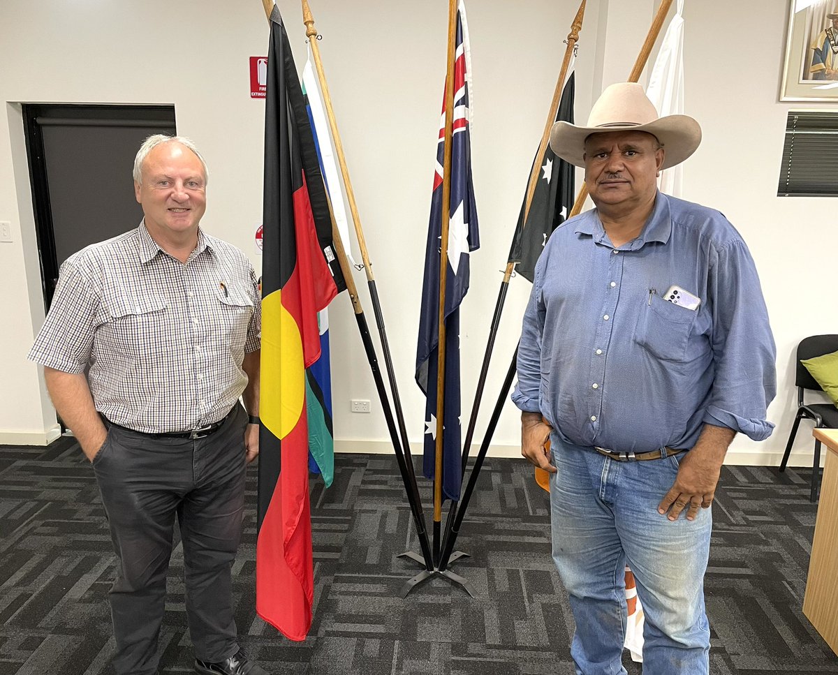 SteveEdgoMLA's tweet photo. Great catching up with @RoperGulf Regional Council, Mayor #TonyJack and CEO #MarcGardner today.

Thanks for the opportunity to discuss local government issues and to hear about some of the infrastructure projects on the horizon. https://t.co/hx5zYdHxUt