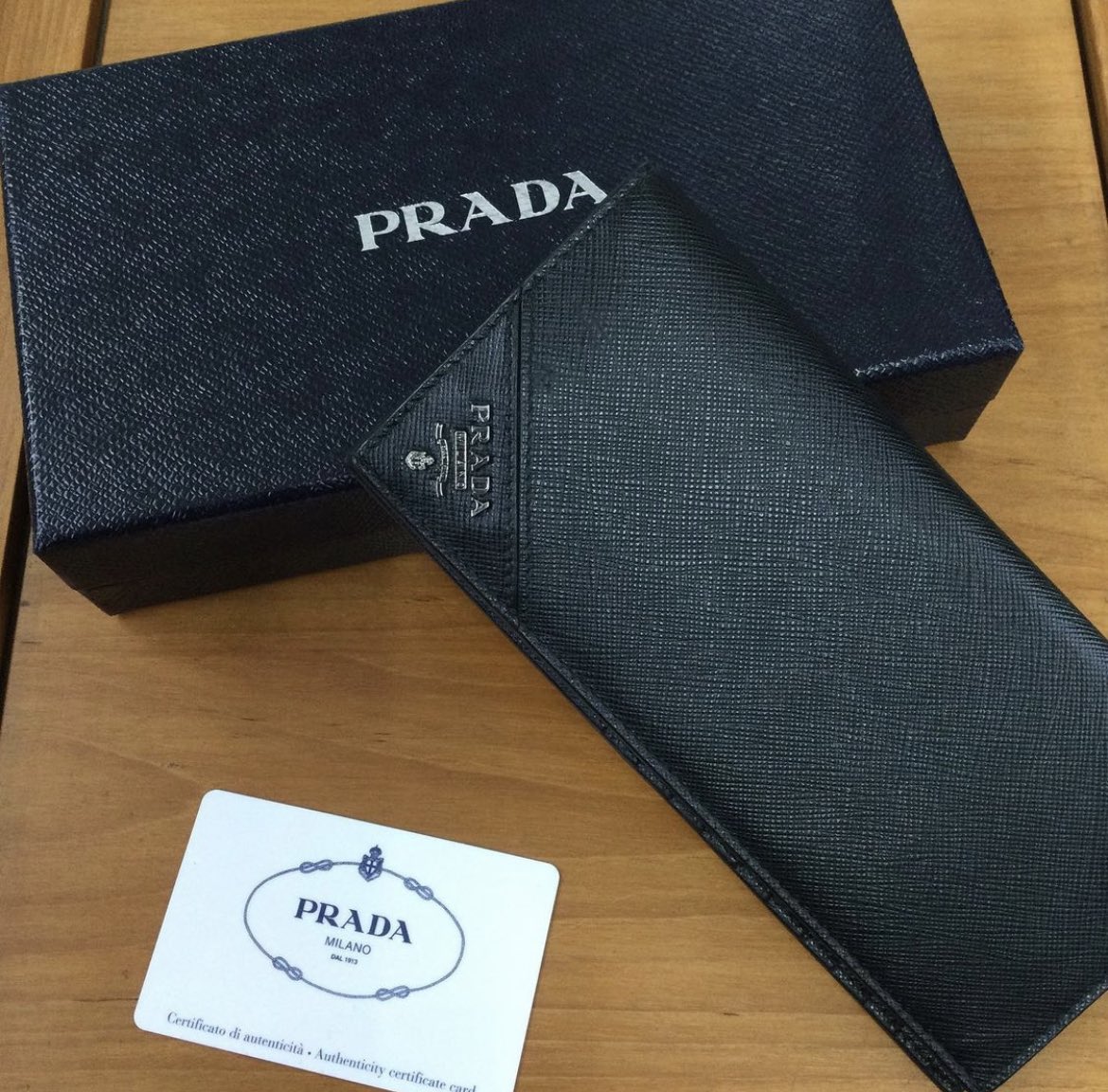 ずっと新しい財布が欲しかったからプラダで購入💸💸💸
今月はあんまり買い物してなかったから残り少ないけど散々しよっと😌