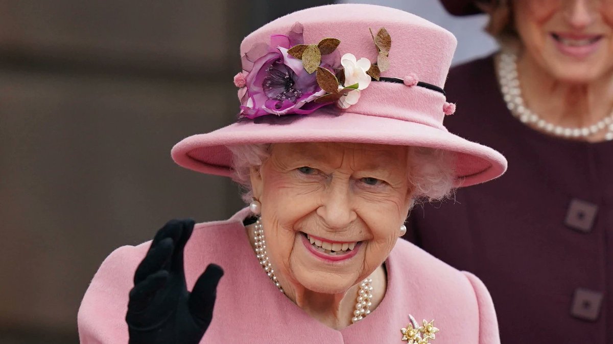 Review09I's tweet photo. Britain's Queen Elizabeth II tests positive for Covid-19
https://t.co/zhbcWxToMa
#ireview09 #queen #queenelizabeth #COVID19 #healthnews https://t.co/M5xV2YH0nC