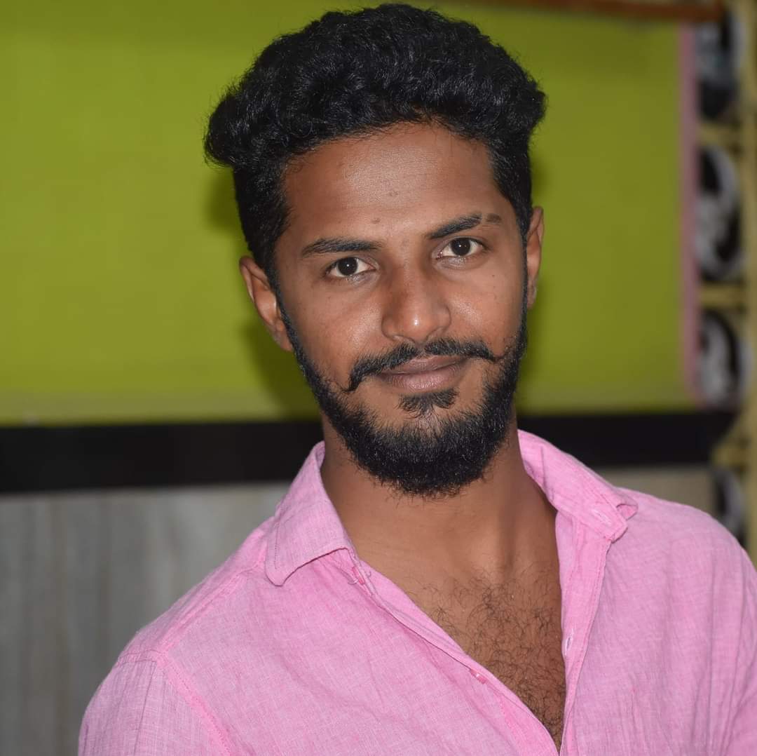 ARanganathan72's tweet photo. His name was Harsha. Last night they hacked him to death. The State could not protect him.

Police suspect it was because of his FB posts. He wrote against Hijab. There is tension in Shivamogga - Section 144 is imposed. This is what Harsha's killers wanted. Please maintain calm. https://t.co/QZtNbq7bwJ