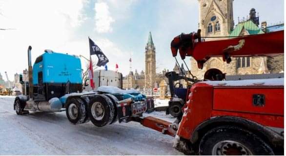 Cleaning Ottawa from the Trump occupiers.
#TruckerConvoy2022 
#FreedomConvoy 
#OttawaOccupied 
I hope this truck and the rest ceized trucks are sold to cover some of the exuberant cost of this occupation, as the Mayor said they will.
Trump flags in Ottawa, eh?