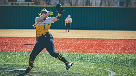 On Sunday, the Eagles fell to East Tennessee State 6-1 and host Gardner-Webb 3-1 in the final two games of the Red &amp; Black Classic. <a href="/peytonslater/">p släter</a> <a href="/ilightbodyy/">ilencia lightbody</a> <a href="/lennonspicer01/">lennon spicer</a> <a href="/ieeshasoftball/">Ieesha Christian</a> and <a href="/Taylor_Rhea21/">taylor :)</a> have strong performances.

Story: bit.ly/3Bz5Z6i

#SoarHigher