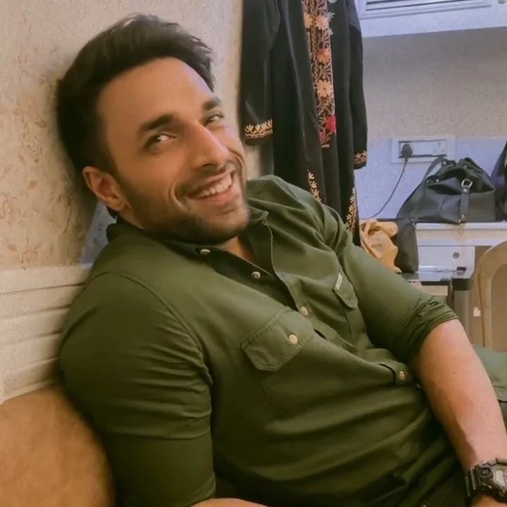 Dil_Saiyaara's tweet photo. Precious smile....❤🙈

@ShaleenMalhotra 

#ZiddiDilMaaneNa #MoRan #ShaleenMalhotra https://t.co/yvxCTqav2l