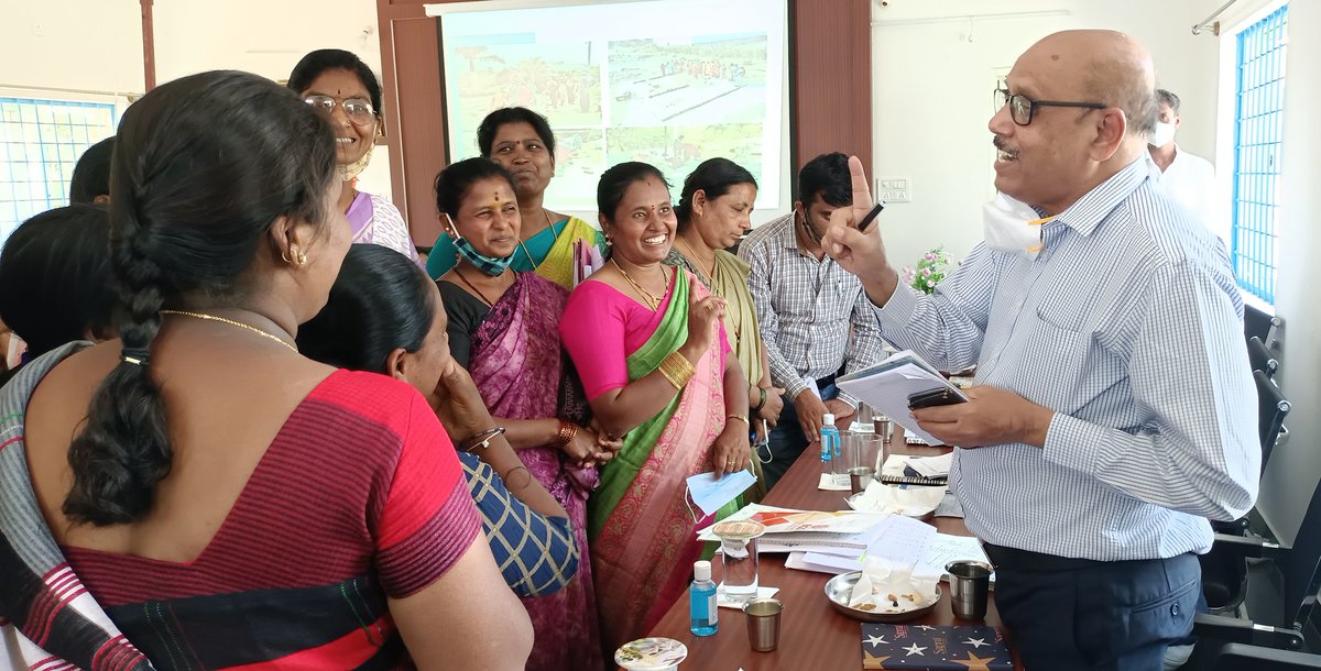 ZPramanagara's tweet photo. ಕೇಂದ್ರ ಸಚಿವಾಲಯದ #CommonReviewMission ನ ಸದಸ್ಯರುಗಳಿಗೆ ರಾಮನಗರ ಜಿಲ್ಲಾ ಪಂಚಾಯಿತಿಯ ಯಶಸ್ವಿ #RAMS (ರಾಮನಗರ ಅಭಿವೃದ್ಧಿಗಾಗಿ ಮಾಹಿತಿ ಸಂಗ್ರಹಣೆ) ಮನೆ-ಮನೆ ಸಮೀಕ್ಷೆಯ ಬಗ್ಗೆ #ಎಲ್ಲೋ_ಆಂಡ್_ರೆಡ್_ಫೌಂಡೇಷನ್ ನ ಅಮಿತ್‌ರಾಜ್ ಶಿವ ಅವರು ವಿವರಿಸಿದರು ನಂತರ ಆಸ್ತಿ-ಅಳತೆ ಕಾರ್ಯಕ್ರಮದ ಬಗ್ಗೆ ಸಖಿಯರು ವಿವರಿಸಿದರು

1/2

@sikshana https://t.co/klGFtDR2n2