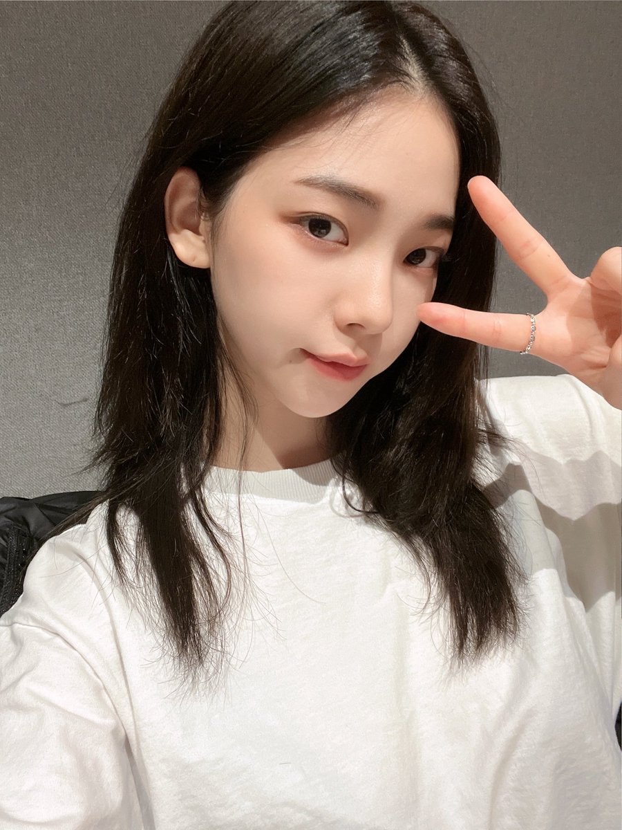 00x6189's tweet photo. She looks so pretty. 😭 https://t.co/8phtSEpFKv