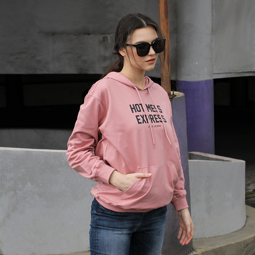 LOGOJEANS's tweet photo. This is the time to pull out your sweaters! Komen pakai emoji, seberapa pengennya kamu punya Daiva Pink Sweater Hoodie ini? 😍

#logojeans #LOGOismyjeans https://t.co/GmQHNgoVh1