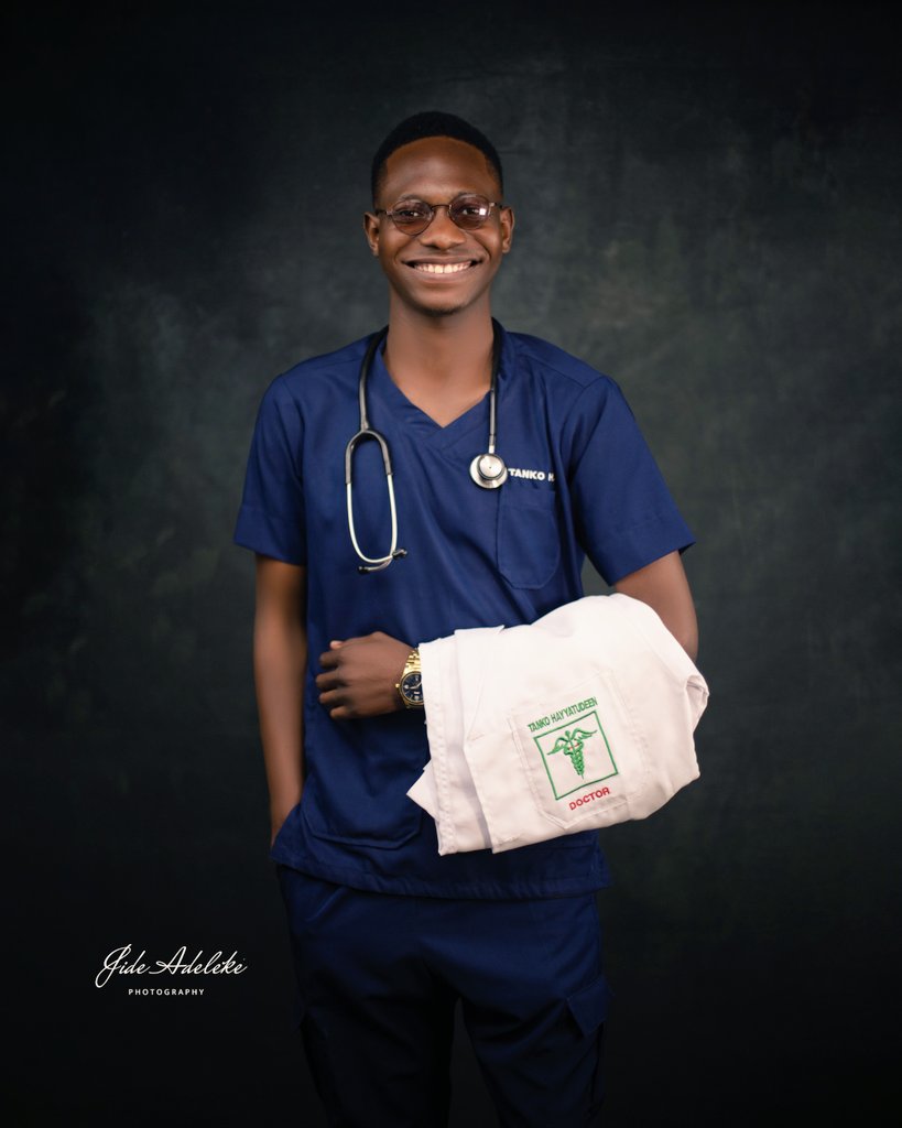 tk_deen's tweet photo. Yo guys, I made it🥳🥳
Yours Truly, Dr Tanko, H.O. (MB;BS BHUTH, 2022) https://t.co/ApgaAu9Am7
