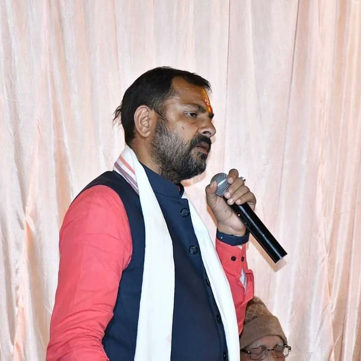 prakashbjp_'s tweet image. कल रात्रि बाॅंदा नगर में सिधिं गुरूद्वारा में माथा टेका व कायस्थ सभा की बैठक को संबोधित कर उपस्थित जनमानस से अपना अमूल्य मत कमल को प्रदान कर पुनः प्रचण्ड बहुमत की भाजपा सरकार बनाने का विनम्र आग्रह किया।।

#आयेगी_बीजेपी_ही 
#VoteforKamal