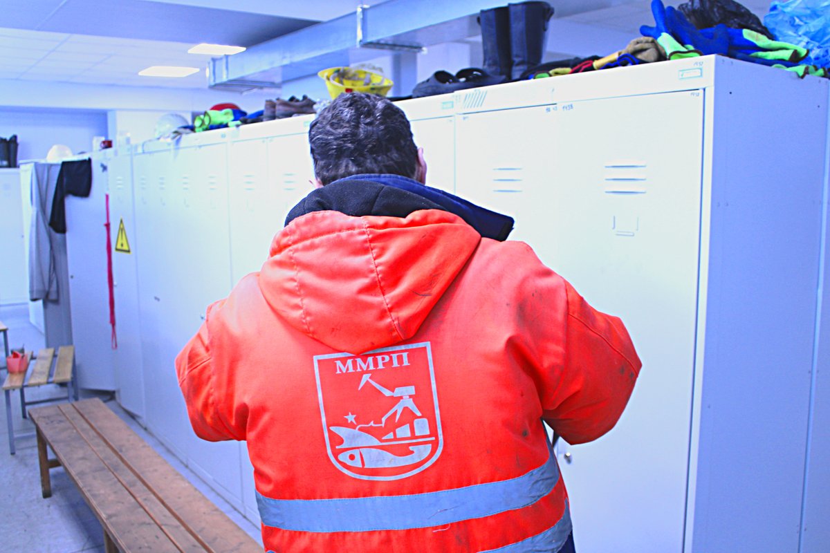 FishPort51's tweet image. День защитника Отечества позади, а это значит, что можно снова приступать к любимой работе. 💪🏻
Кстати, а как вы поздравляли своих защитников? 
-
#Мурманск #порт #работа