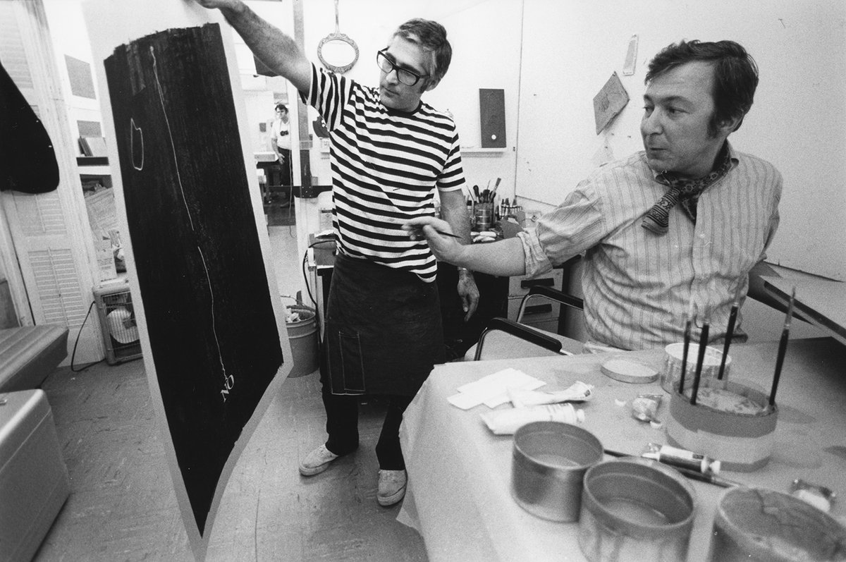 In 1969, Jasper Johns produced a monumental lithograph with Kenneth Tyler titled ‘No’. Based on his 1961 painting of the same name, this print features lettering cut from lead, which was stuck onto the grey #lithograph. 
📸: Malcolm Lubliner. Tyler and Johns discuss ‘No’, 1969