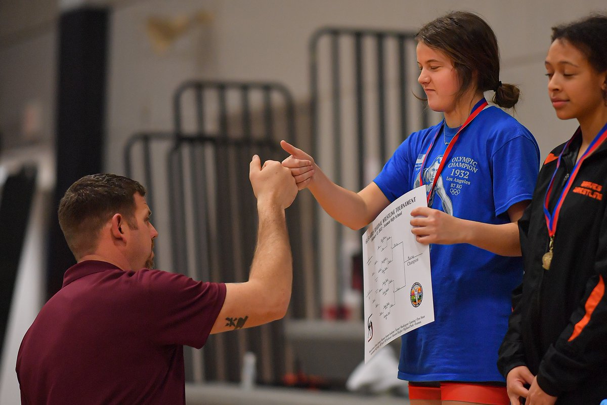 peterson_rick's tweet photo. . @LadyVikesWR senior standout Rylee Murray fights through pain to keep wrestling hopes alive. @SeamanSchools. ...
https://t.co/etWVvEcKW2 https://t.co/AfXShnKwqF