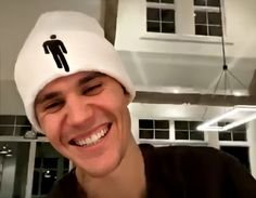 E021124's tweet photo. #getwellsoonjustin That's all we care about right now. Please take your time recovering and rest a lot. @justinbieber https://t.co/7OXfjPV0VH