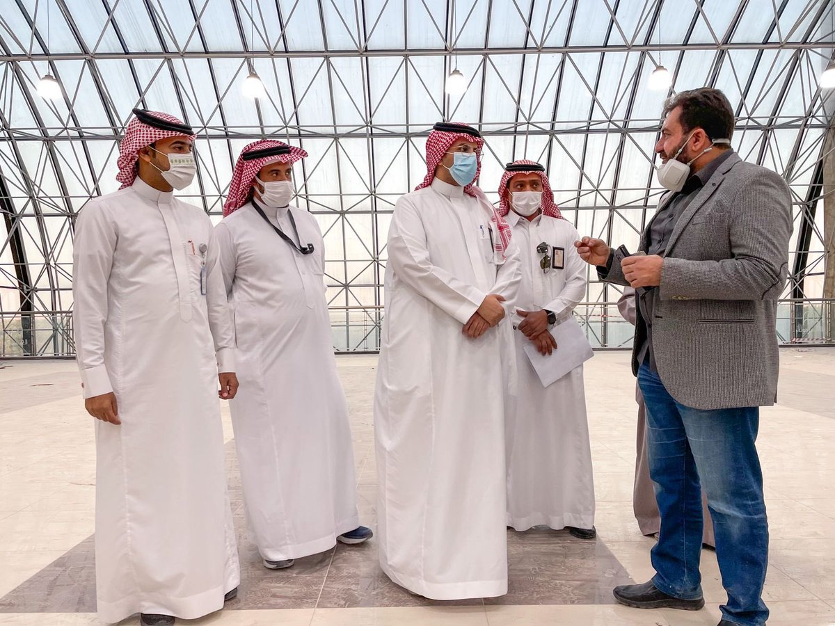 mumubarraz's tweet photo. رئيس #بلدية_المبرز المهندس عبدالله بن عبدالعزيز الشهري يزور أحد أهم واجهات التسوق الحديثة في النطاق الإشرافي للبلدية قبل إفتتاحه و الذي يضم محلات تجارية منوعة ومطاعم وألعاب للأطفال. https://t.co/rT6FRQ82ni