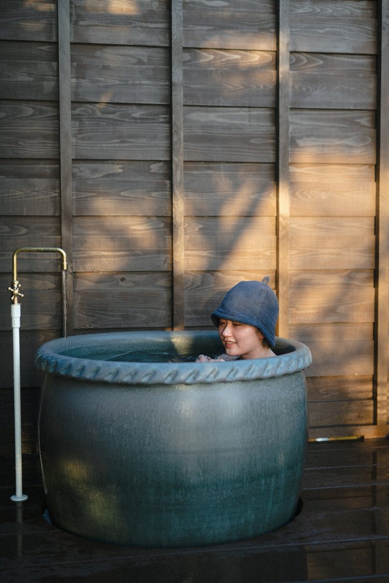 shunsuke12261's tweet photo. 2022年3月7日、岡山県倉敷市のDENIM HOSTEL floatに新しくサウナ施設「fuu sauna」が誕生、本日から予約開始します！

✔︎ 瀬戸内海が一望できるエストニア製のバレルサウナ。
✔︎ 瀬戸内レモンのアロマ水でセルフロウリュ
✔︎ サウナのために設計した信楽焼の水風呂。

https://t.co/hshZsSHpfv https://t.co/i4pUVsrh6F