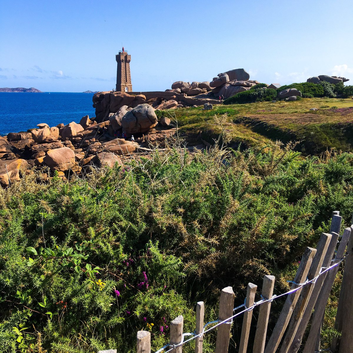 #Bretagne #FinistèreNord #côtedeGranitrose #phare #Ploumanach #LeMeanRuz