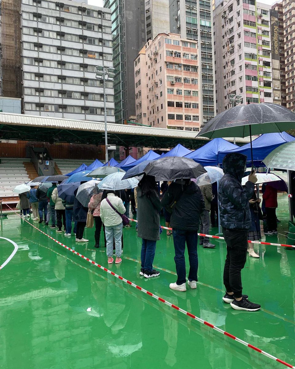 MantaiMartin's tweet image. 天寒地凍要人排緊隊強檢

What are you want to say😡

7c in the outdoor cold rain 

#covid_19 #compulsorytesting #7degreesCelsius #twitter #wechat #instagram