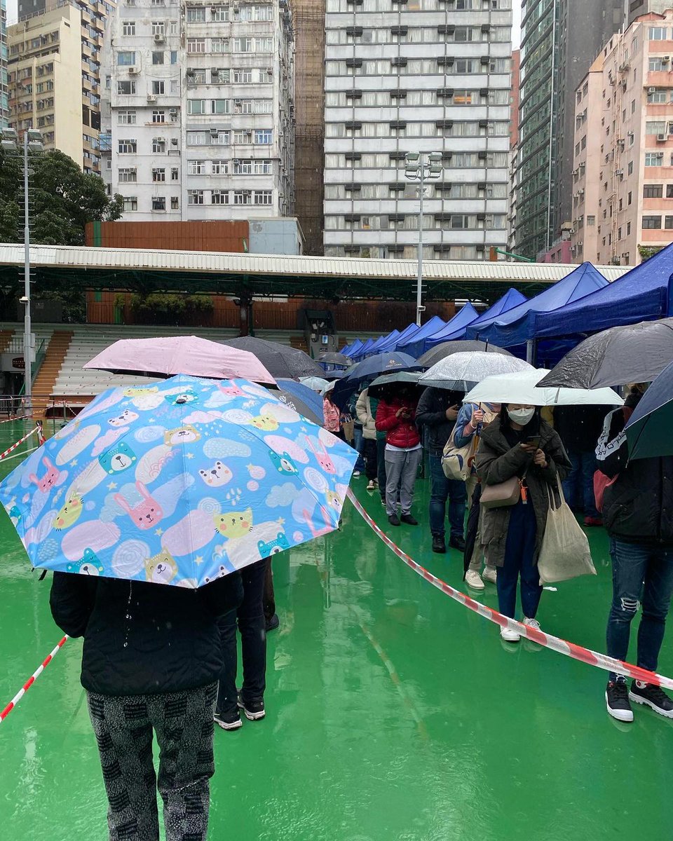 MantaiMartin's tweet image. 天寒地凍要人排緊隊強檢

What are you want to say😡

7c in the outdoor cold rain 

#covid_19 #compulsorytesting #7degreesCelsius #twitter #wechat #instagram