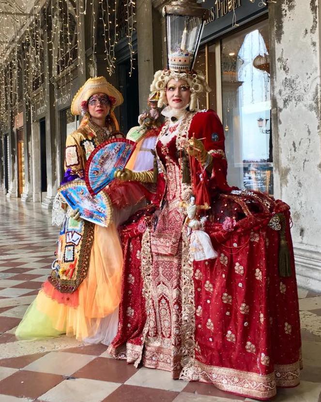 #BuonLunedì
“La stagion del Carnevale
tutto il Mondo fa cambiar.
Chi sta bene e chi sta male
Carnevale fa rallegrar”. Carlo Goldoni.

In occasione del #Carnevale di #Venezia, fino a martedì 1 marzo, #PalazzoDucale prolunga l'orario di apertura al pubblico fino alle ore 22.00.