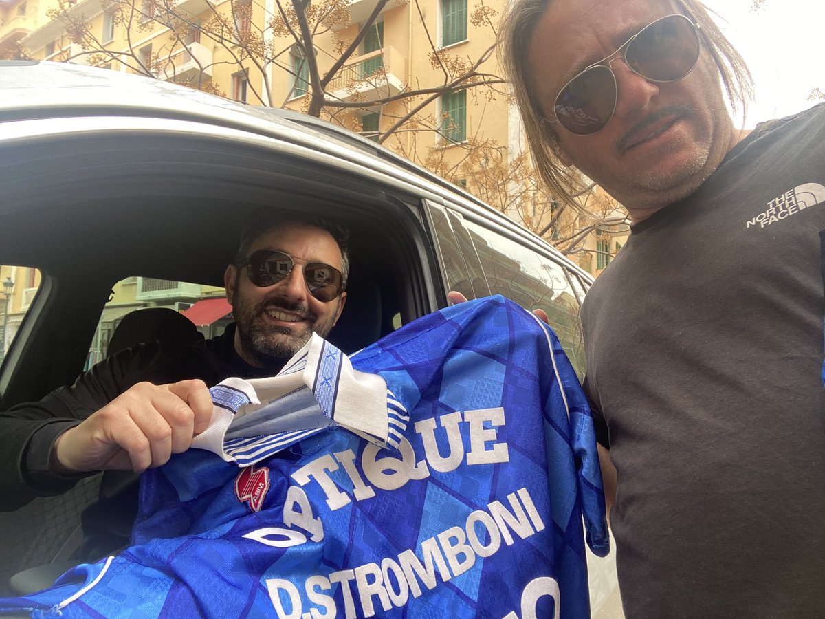 #ghjoccuaballò ⚽️💙
COLLECTION MAILLOT FOOT AMATEUR CORSE
Un énorme Merci à mon ami Julien Chiorboli  , magnifique maillot collector du ROC CARDO 🤩…. #Foot populaire #footballquartier
Futur projet expo maillots