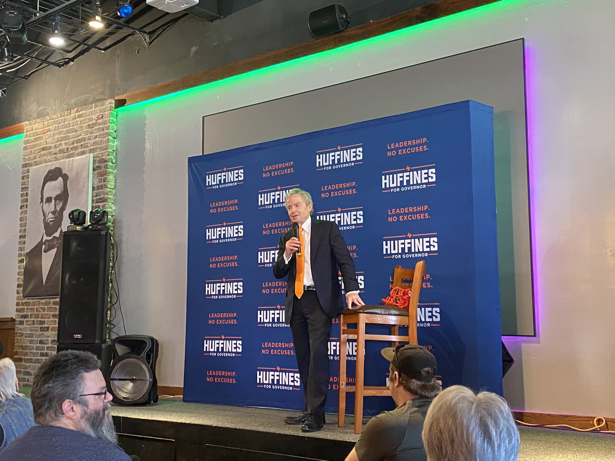 FMG_P1hWUAEohSo?format=jpg&name=large